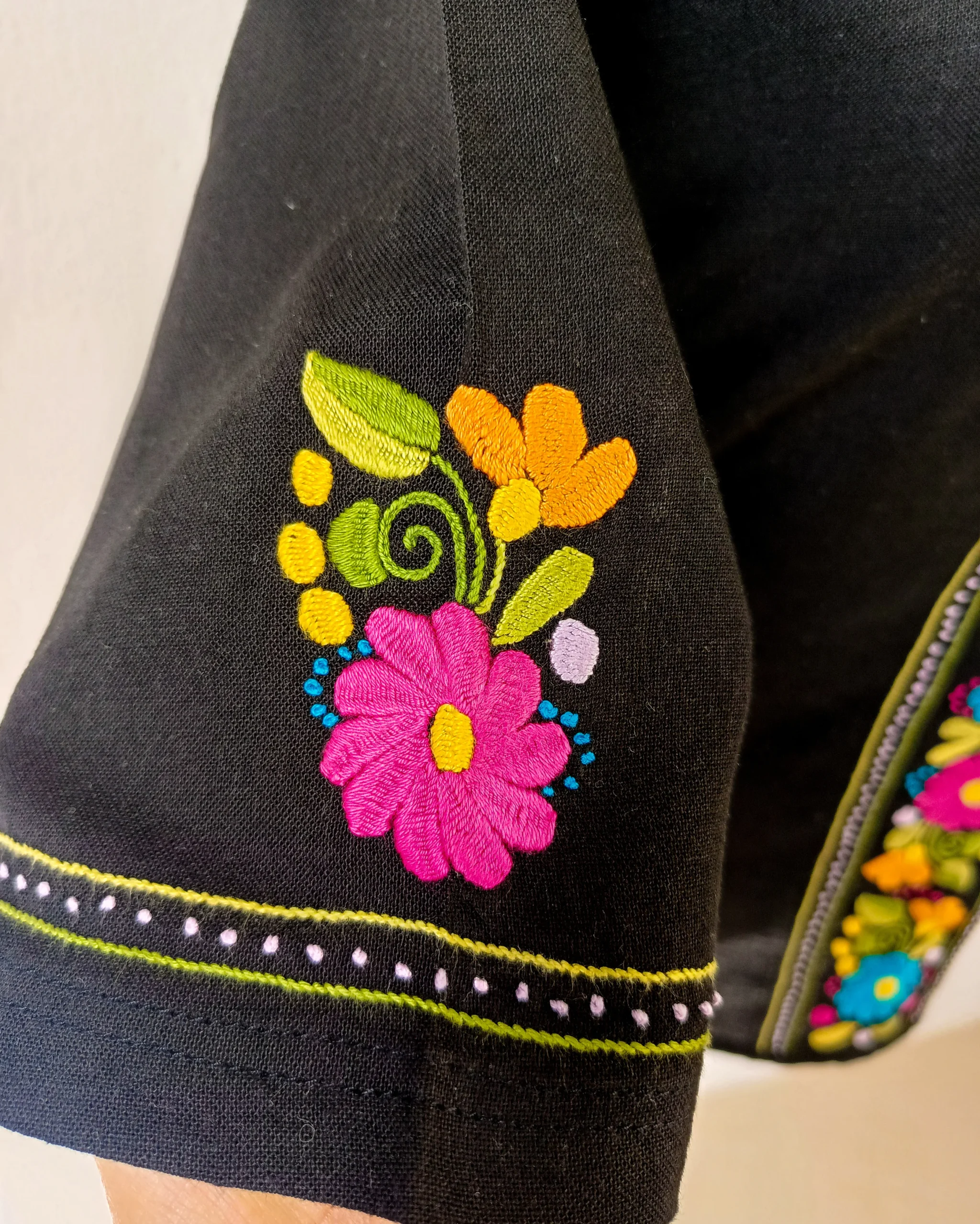 Blusa en V | Fuxias | Negra - Imagen 4