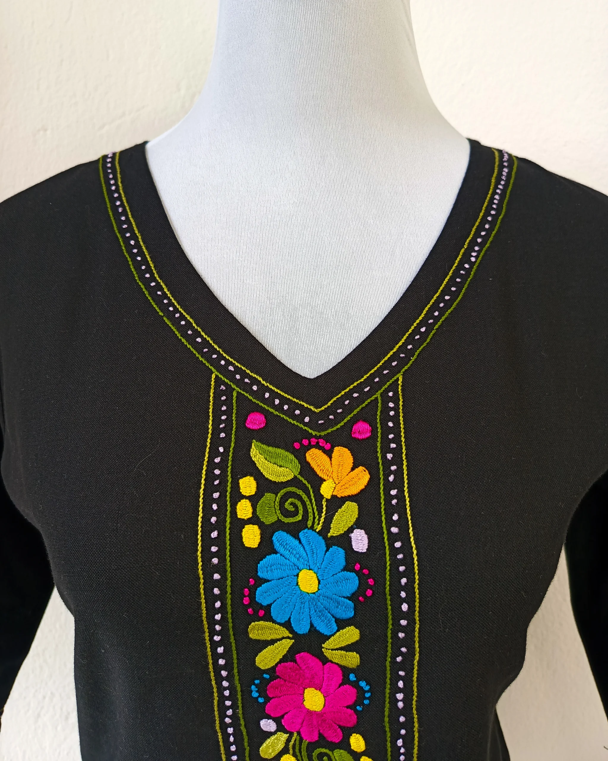 Blusa en V | Fuxias | Negra - Imagen 2